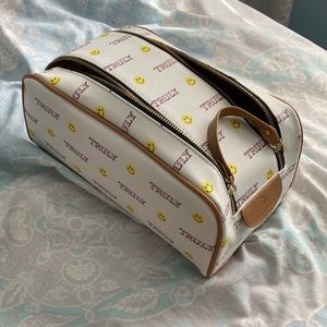 NWOT TRULY BEAUTY LIMITED EDITION CASE